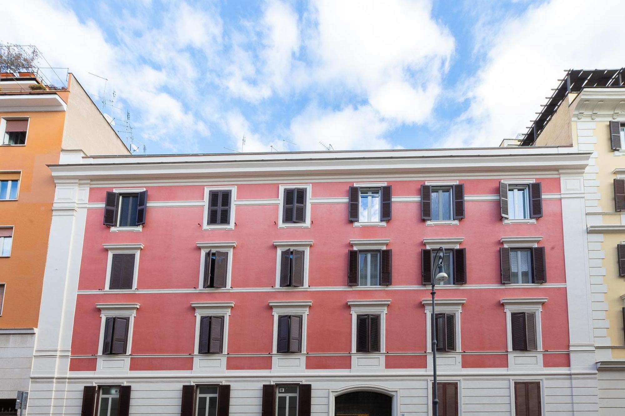 Ariosto's Luxury * Rom